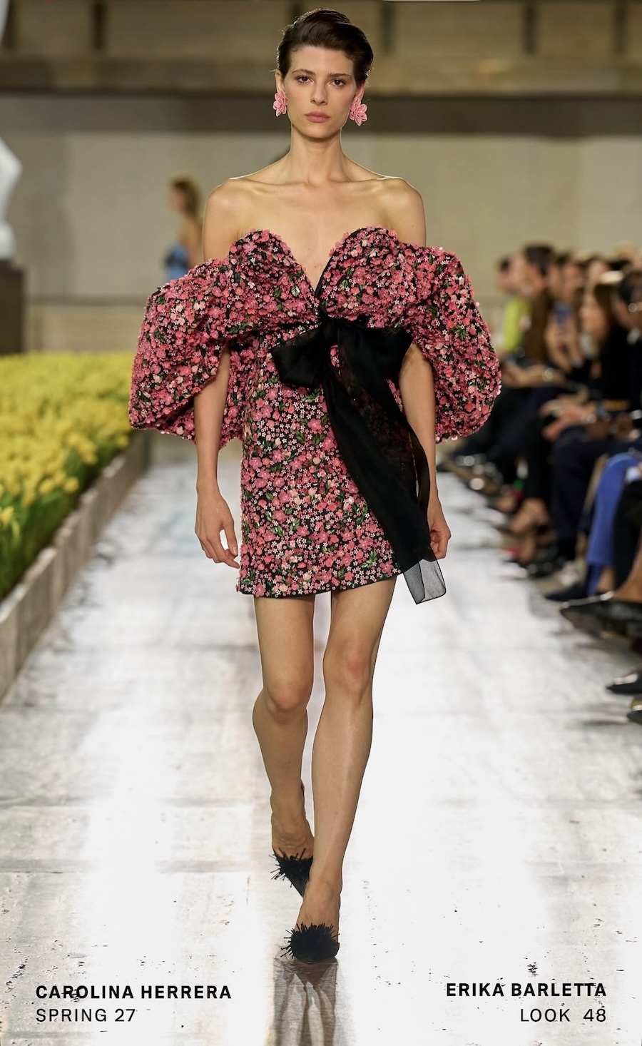 Zwischen 20.000 Tulpen: Carolina Herrera präsentiert Jubiläumskollektion in New York