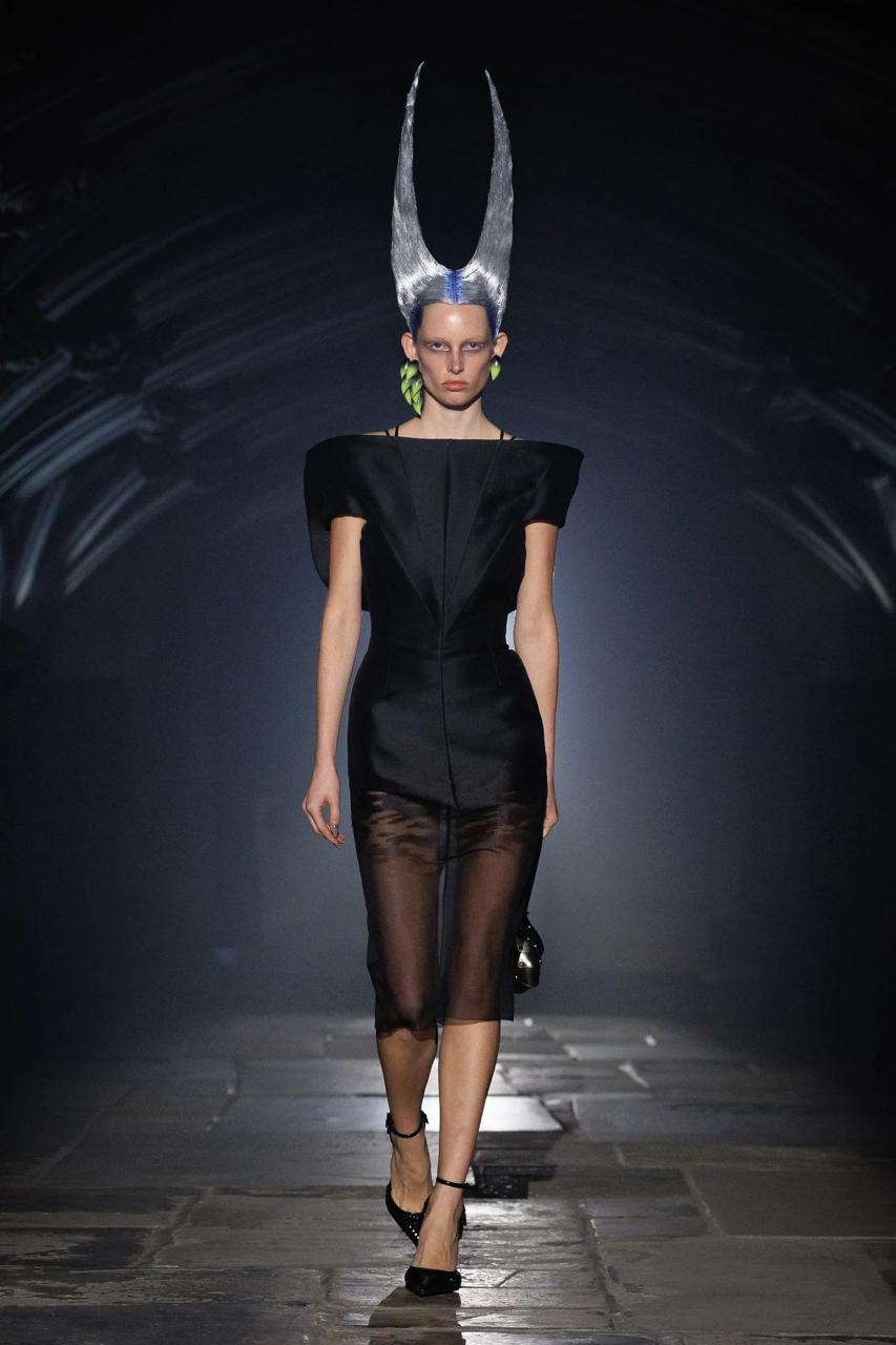 Engel und Gothic-Motive: McQueen zeigt die dunkle Seite der Mode