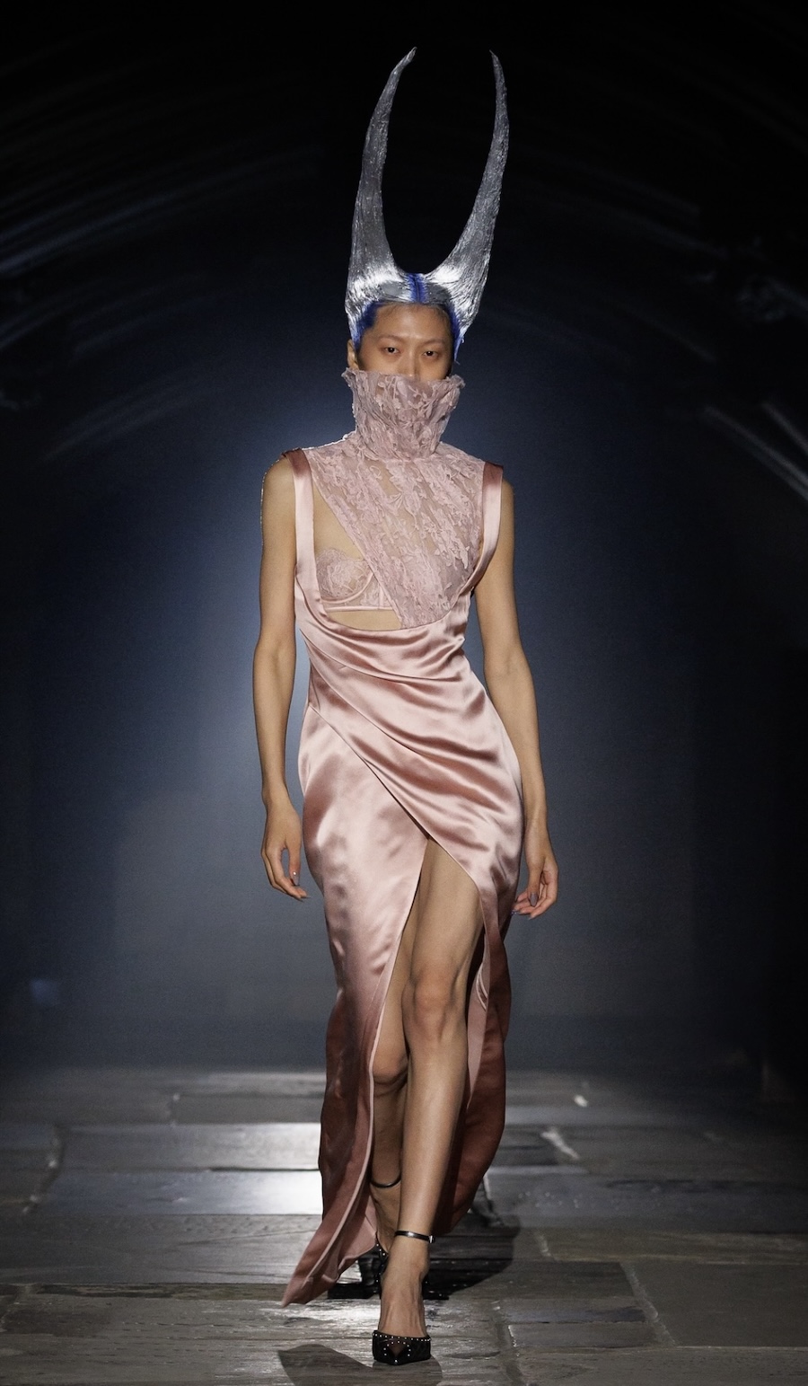 Engel und Gothic-Motive: McQueen zeigt die dunkle Seite der Mode