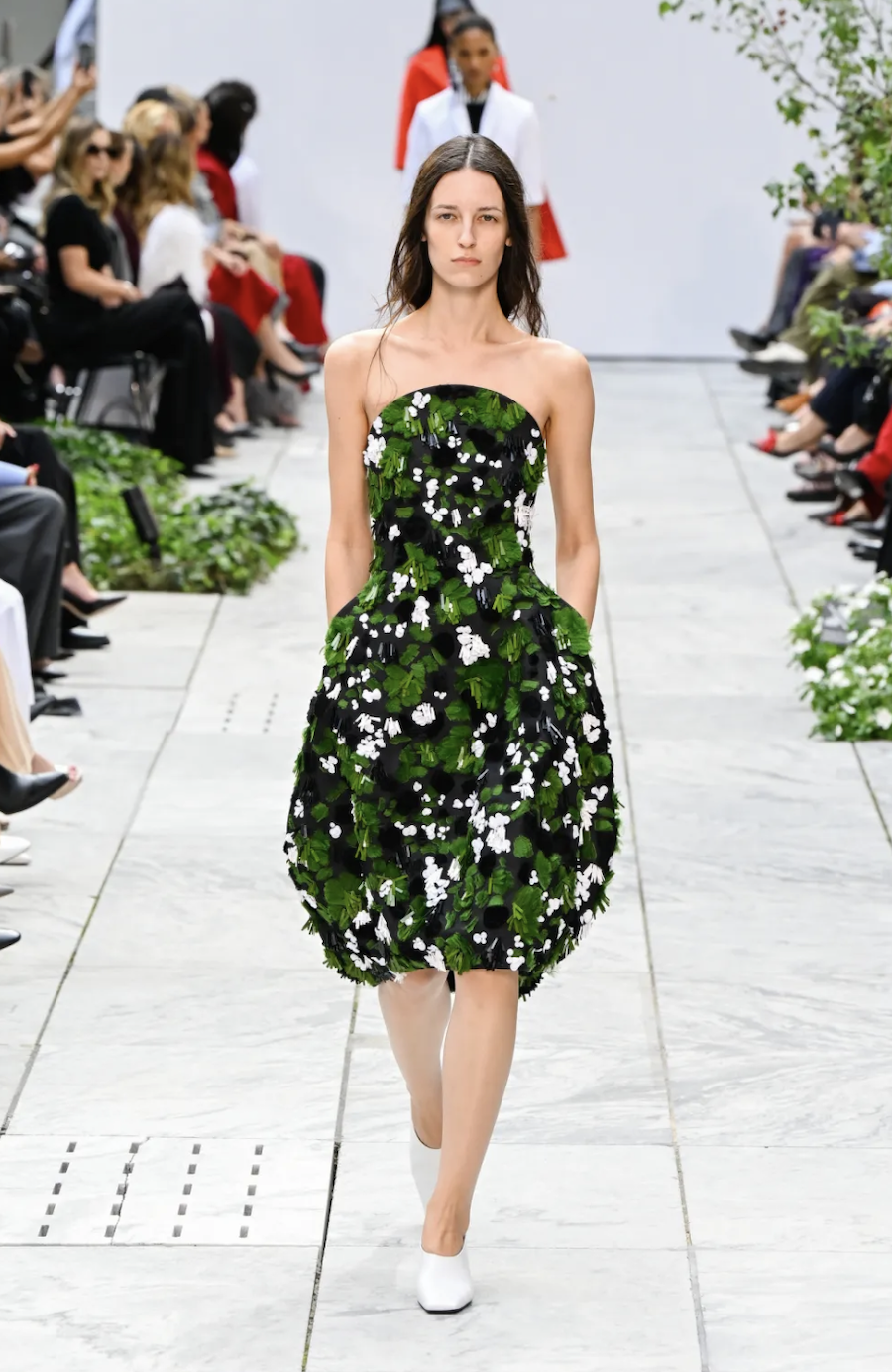 Michael Kors pr&auml;sentiert eine neue Interpretation des Streifenmusters bei der New York Fashion Week