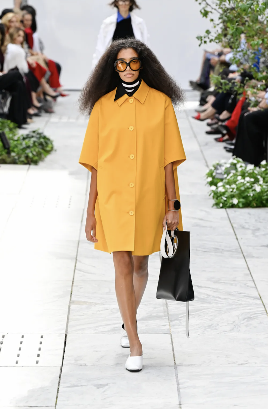Michael Kors pr&auml;sentiert eine neue Interpretation des Streifenmusters bei der New York Fashion Week