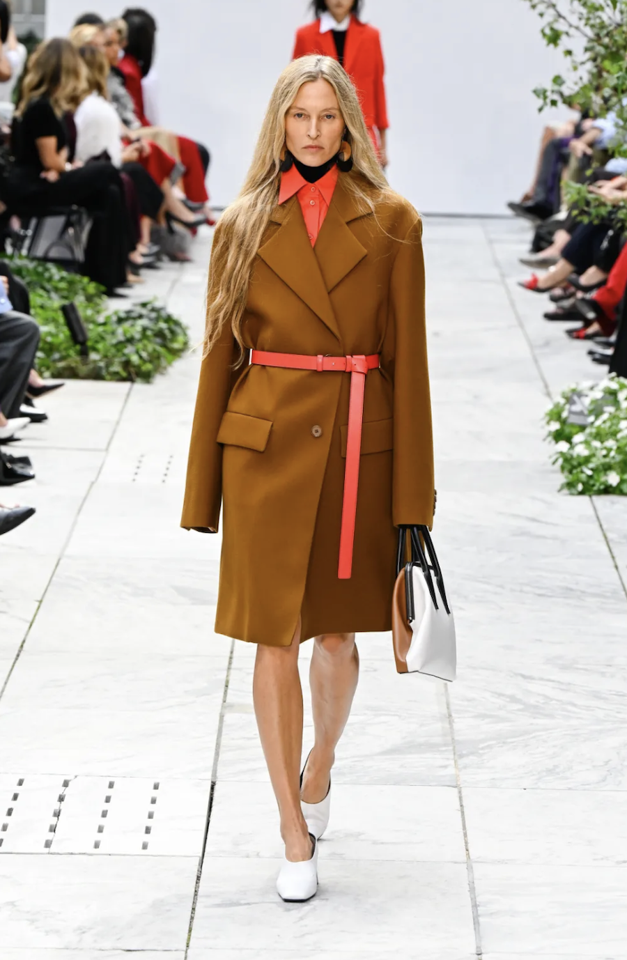 Michael Kors pr&auml;sentiert eine neue Interpretation des Streifenmusters bei der New York Fashion Week