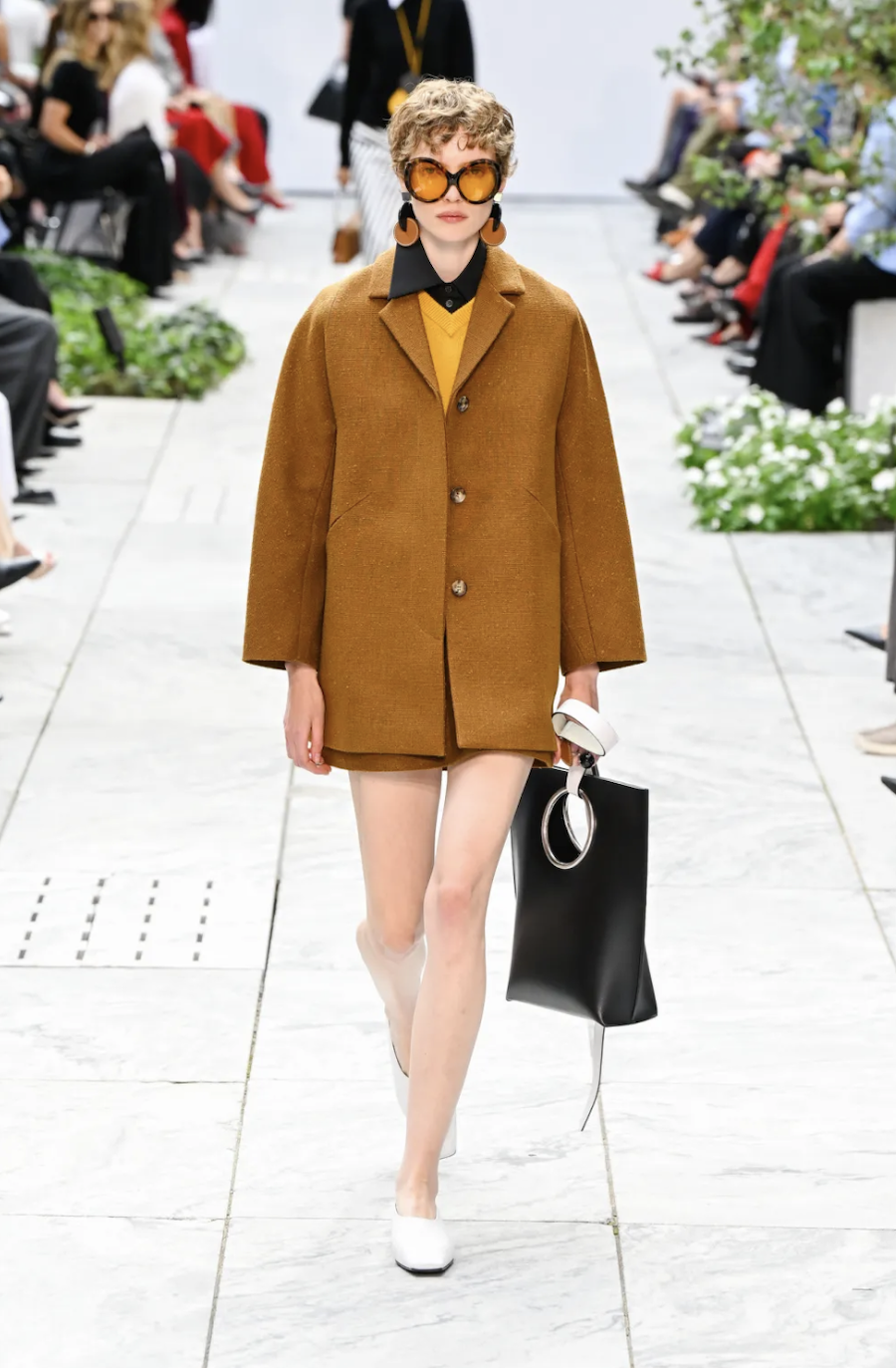 Michael Kors pr&auml;sentiert eine neue Interpretation des Streifenmusters bei der New York Fashion Week