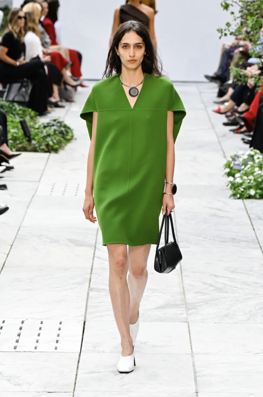 Michael Kors pr&auml;sentiert eine neue Interpretation des Streifenmusters bei der New York Fashion Week