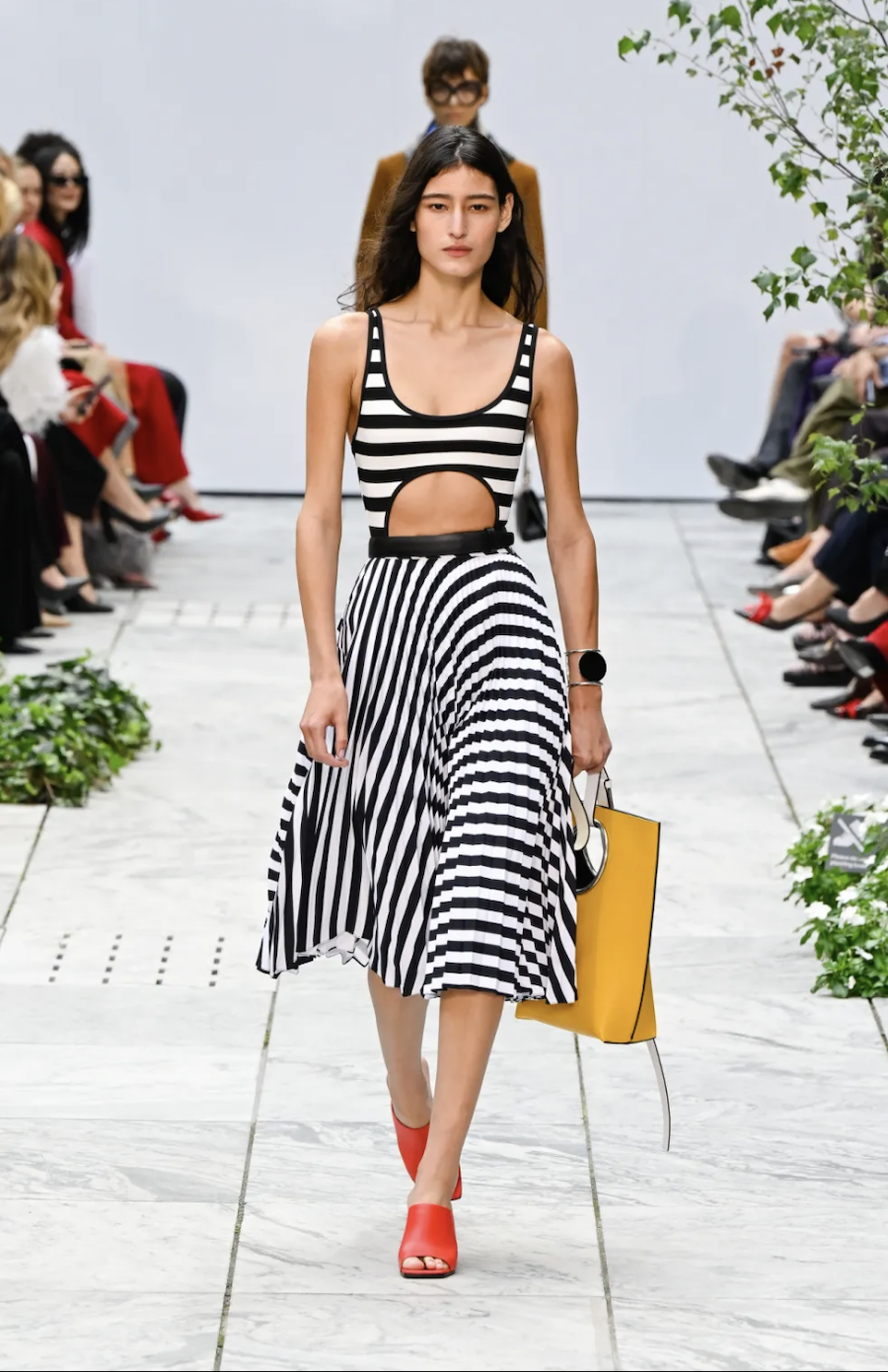 Michael Kors pr&auml;sentiert eine neue Interpretation des Streifenmusters bei der New York Fashion Week