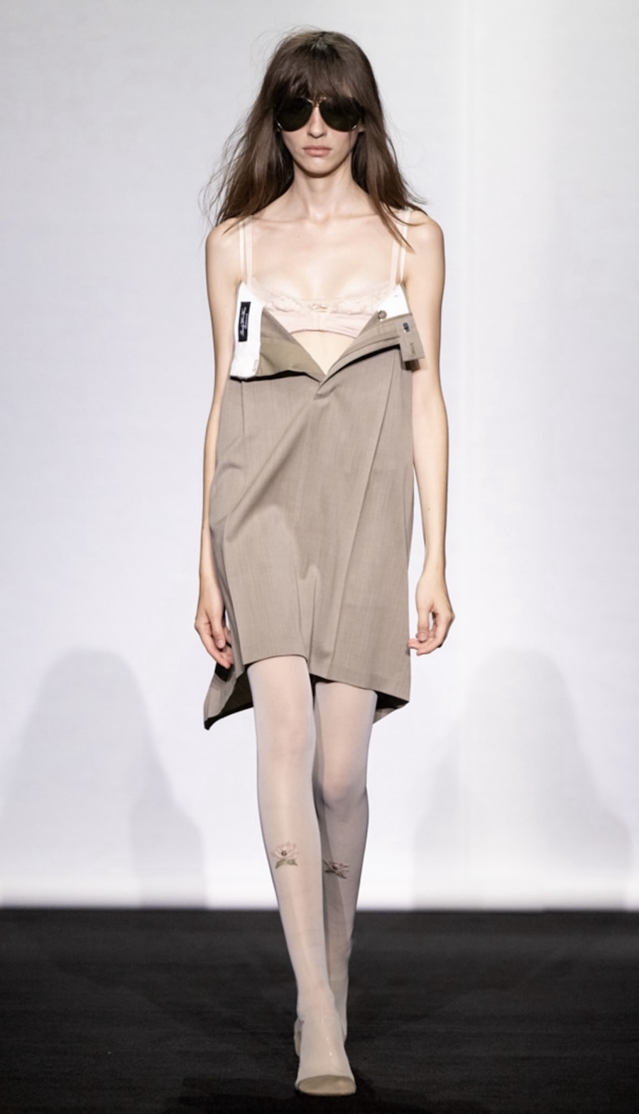 MM6 Maison Margiela zeigt, wie man vertraute Kleidung neu trägt