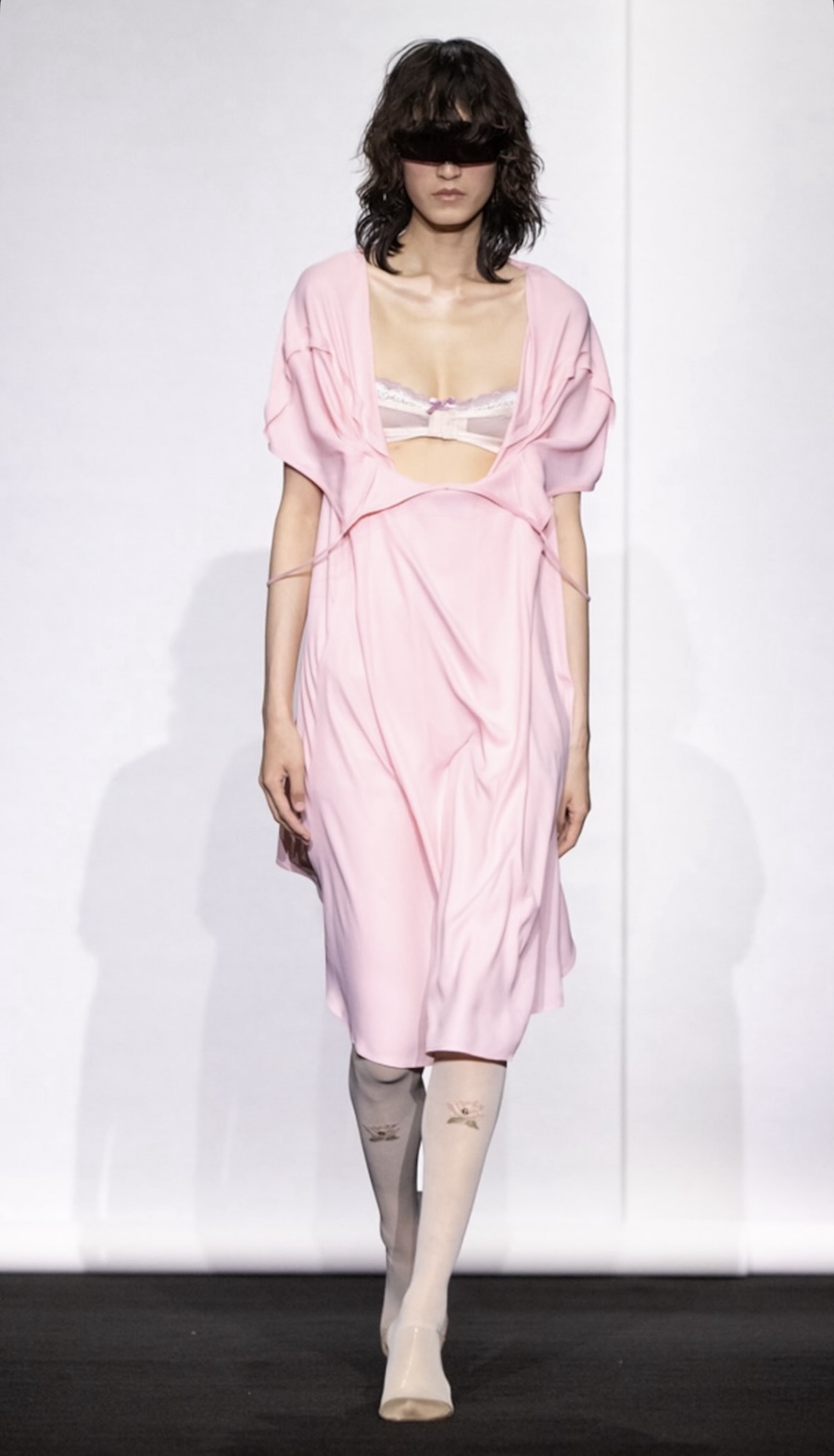 MM6 Maison Margiela zeigt, wie man vertraute Kleidung neu trägt