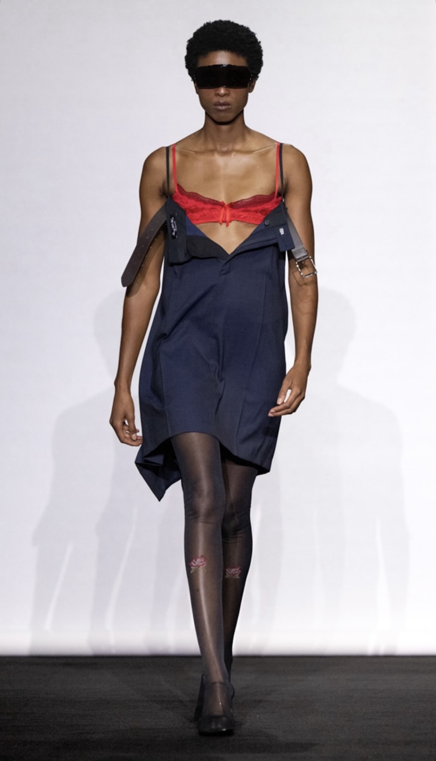 MM6 Maison Margiela zeigt, wie man vertraute Kleidung neu trägt
