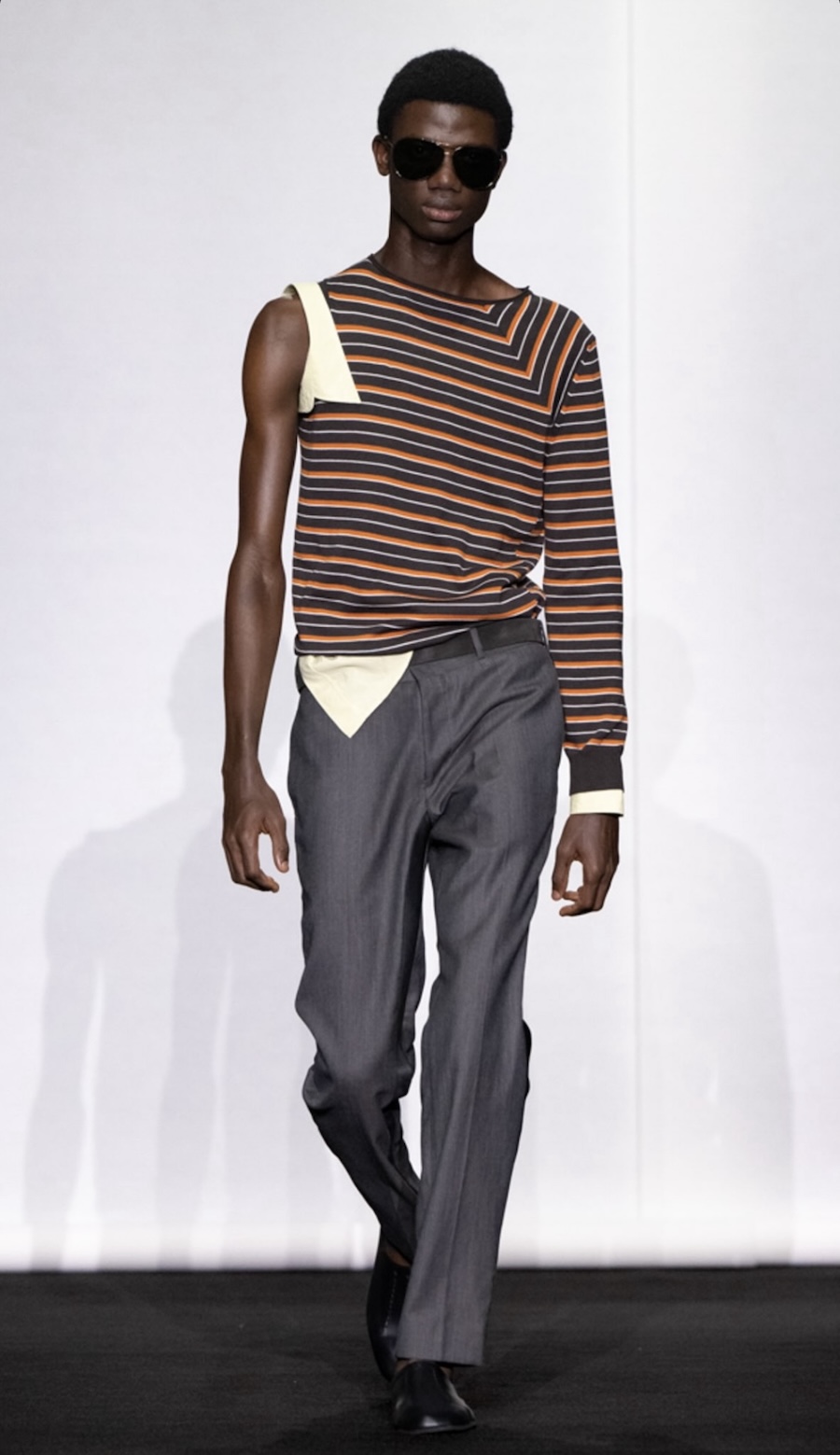 MM6 Maison Margiela zeigt, wie man vertraute Kleidung neu trägt
