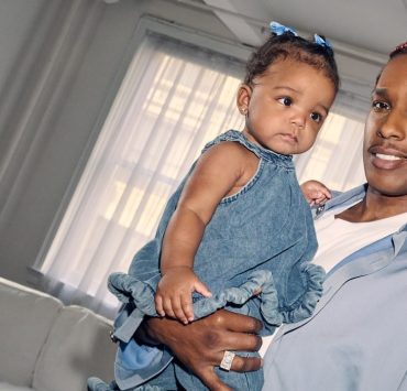 A$AP Rocky posiert für ein Hochglanzmagazin mit seiner zehn Monate alten Tochter