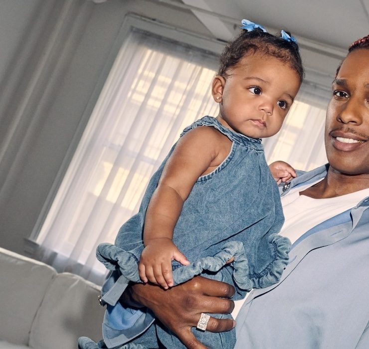 A$AP Rocky posiert für ein Hochglanzmagazin mit seiner zehn Monate alten Tochter