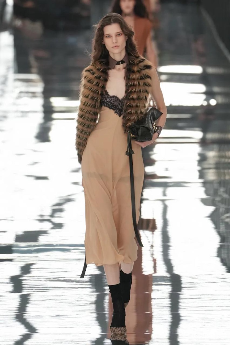 Spiegellabyrinth und sinnliche Looks: So lief die Fendi-Show in Milano