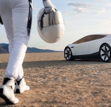 Fliegt und f&auml;hrt kopf&uuml;ber: Elon Musk pr&auml;sentiert den neuen Tesla