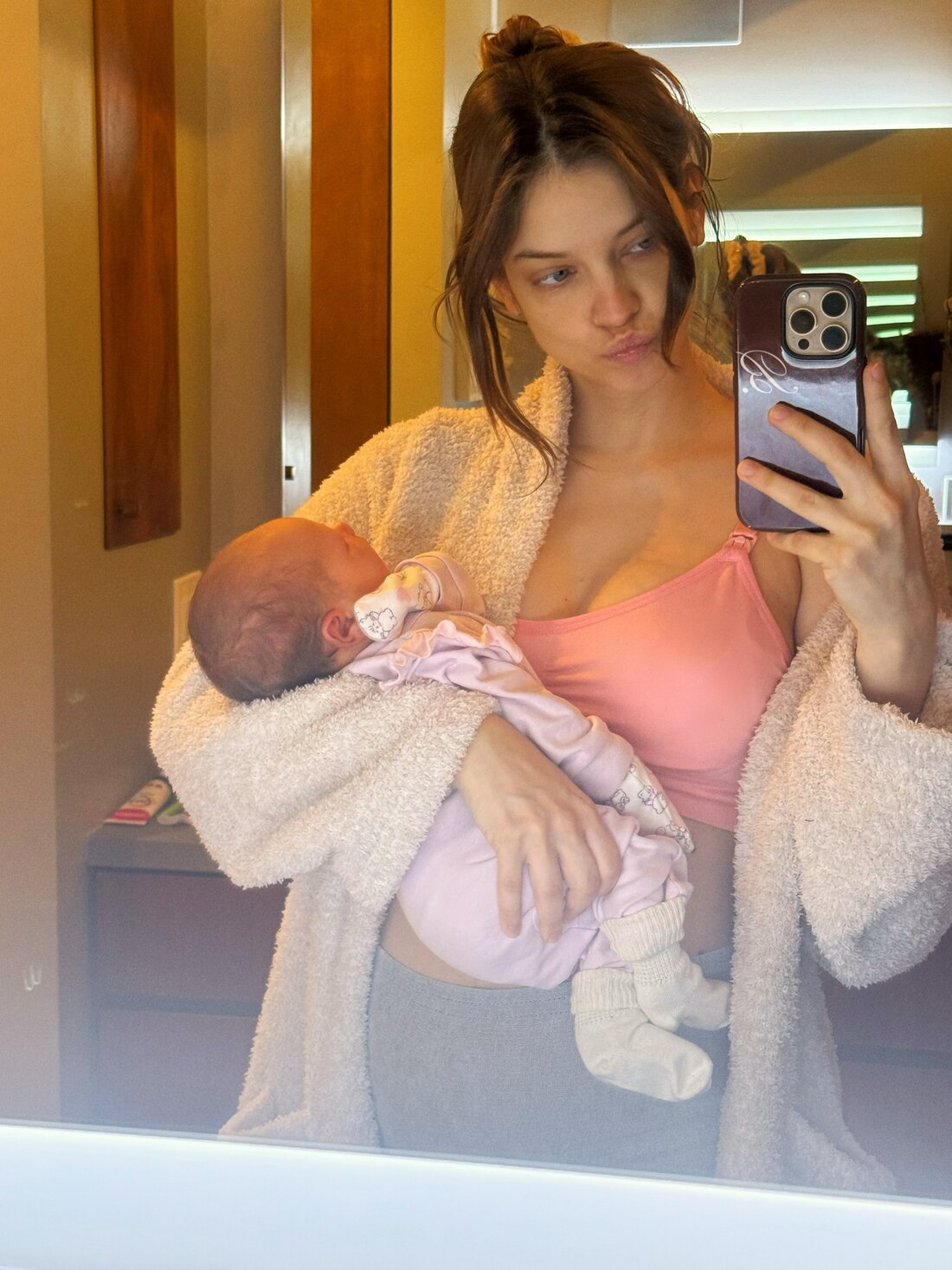 Barbara Palvin zeigt ihre Tochter und spricht über die ersten Wochen nach der Geburt