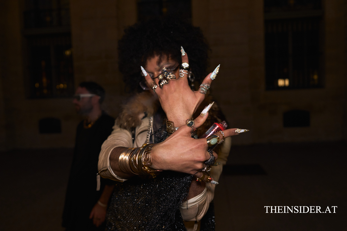 Street Style PFW SS&rsquo;27: Auff&auml;llige Looks der G&auml;ste vor der Tom-Ford-Show