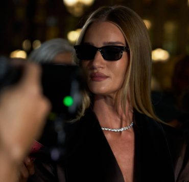 Street Style PFW SS’27: Auffällige Looks der Gäste vor der Tom-Ford-Show
