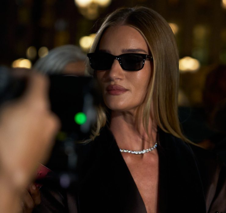 Street Style PFW SS’27: Auffällige Looks der Gäste vor der Tom-Ford-Show