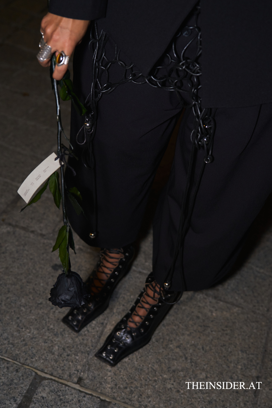Street Style PFW SS’27: Auffällige Looks der Gäste vor der Tom-Ford-Show