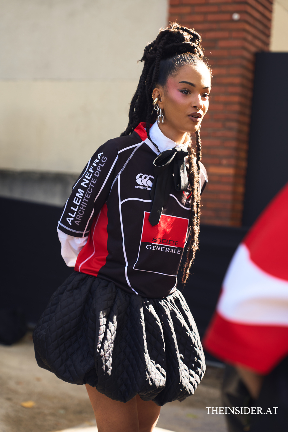 Street Style PFW SS&rsquo;27: Die auff&auml;lligsten Looks der G&auml;ste bei Schiaparelli und Balenciaga