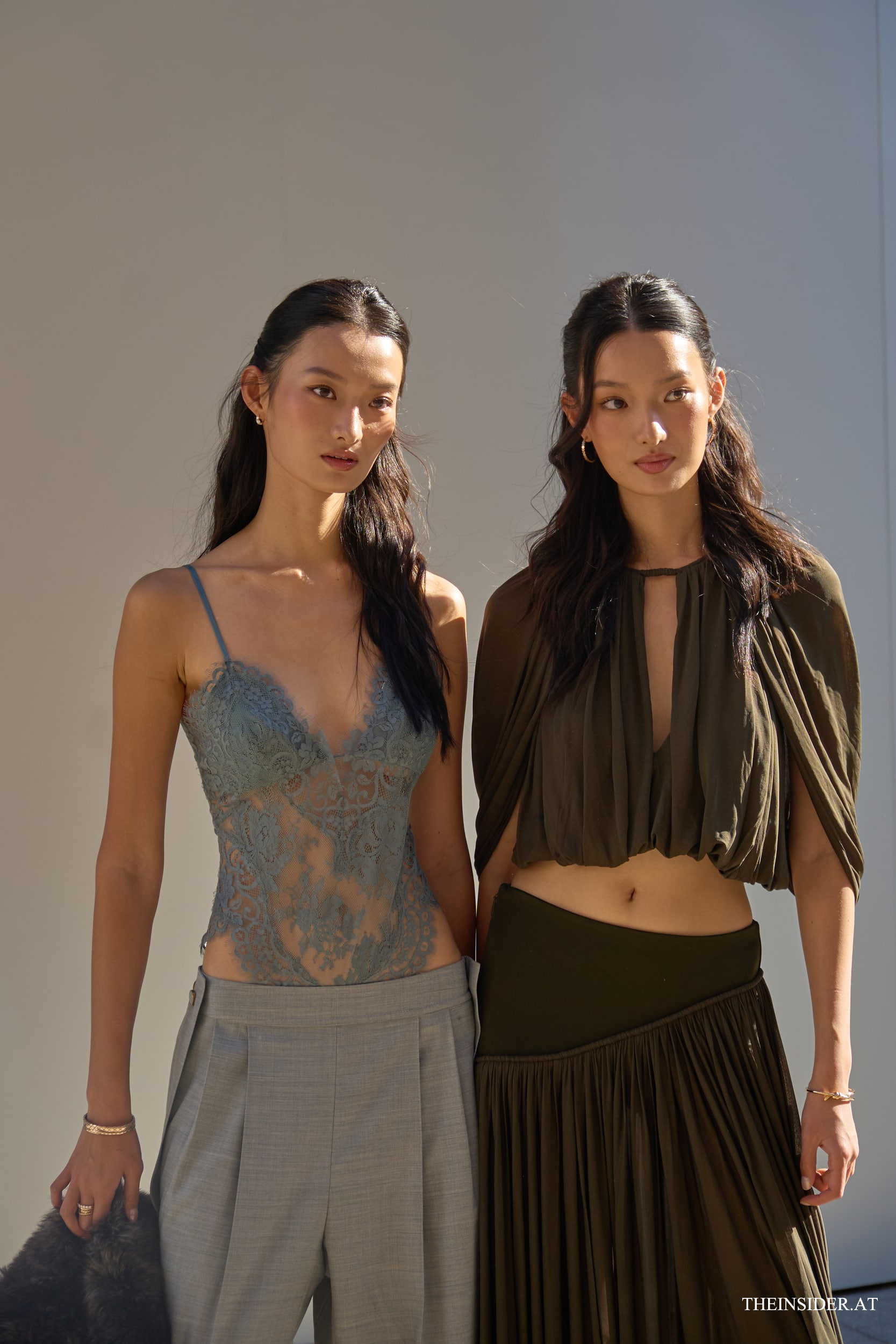 Street Style PFW SS&rsquo;27: Zur&uuml;ckhaltende Eleganz bei den G&auml;sten der Zimmermann Show