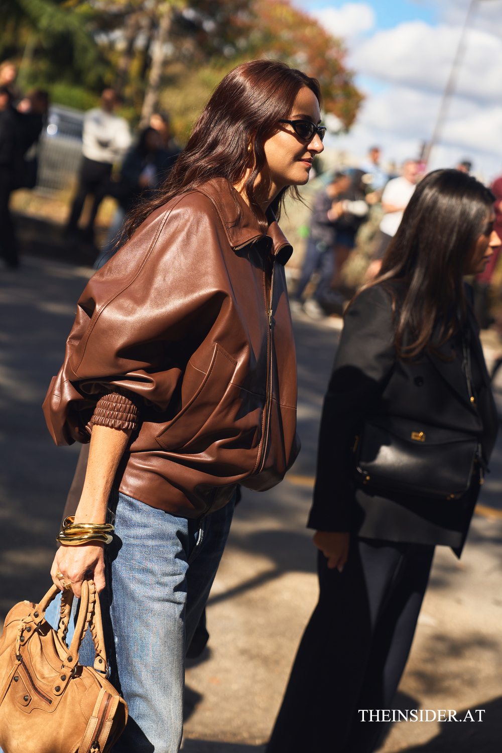 Street Style PFW SS’27: Die auffälligsten Looks der Gäste bei Schiaparelli und Balenciaga
