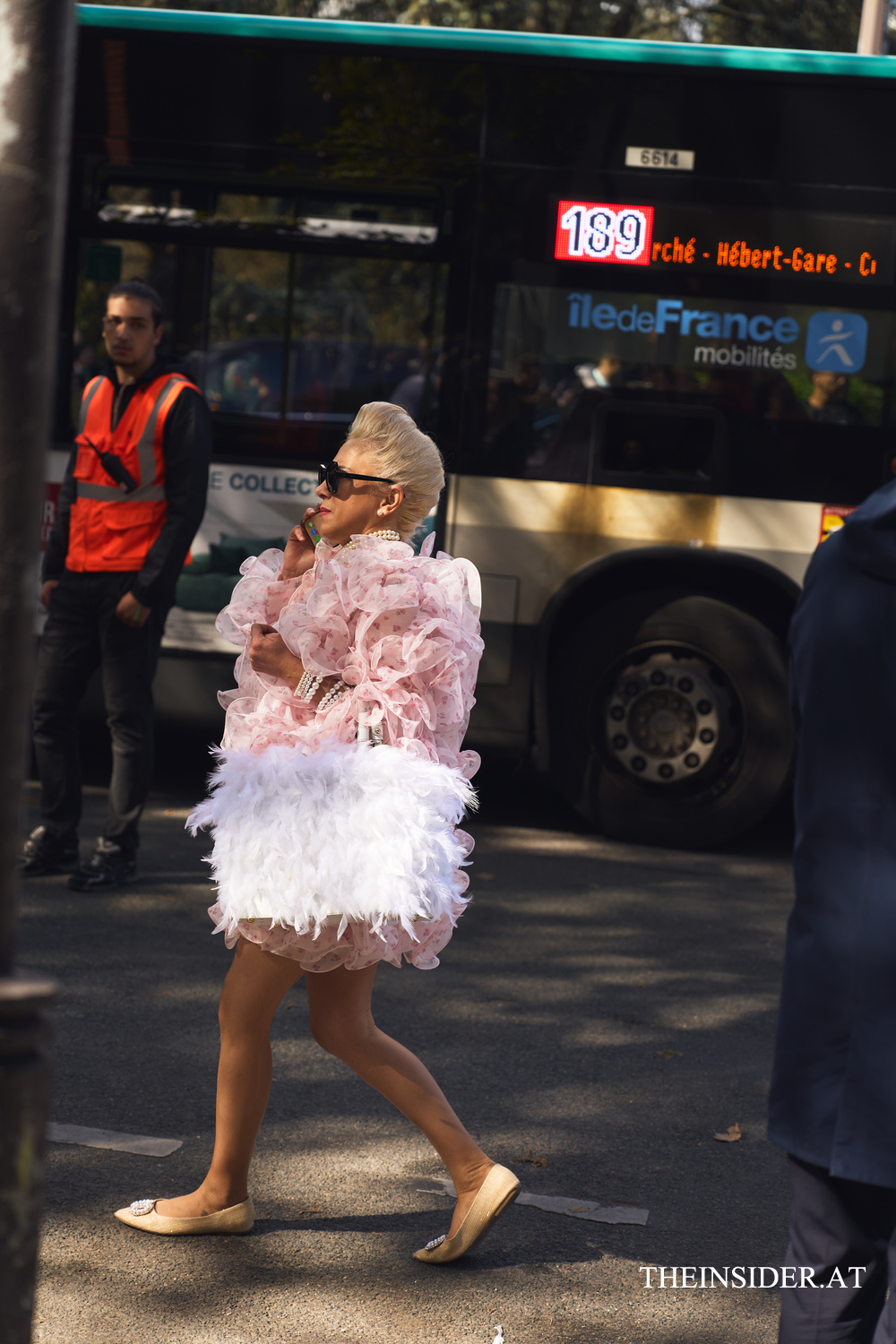 Street Style PFW SS’27: Die auffälligsten Looks der Gäste bei Schiaparelli und Balenciaga