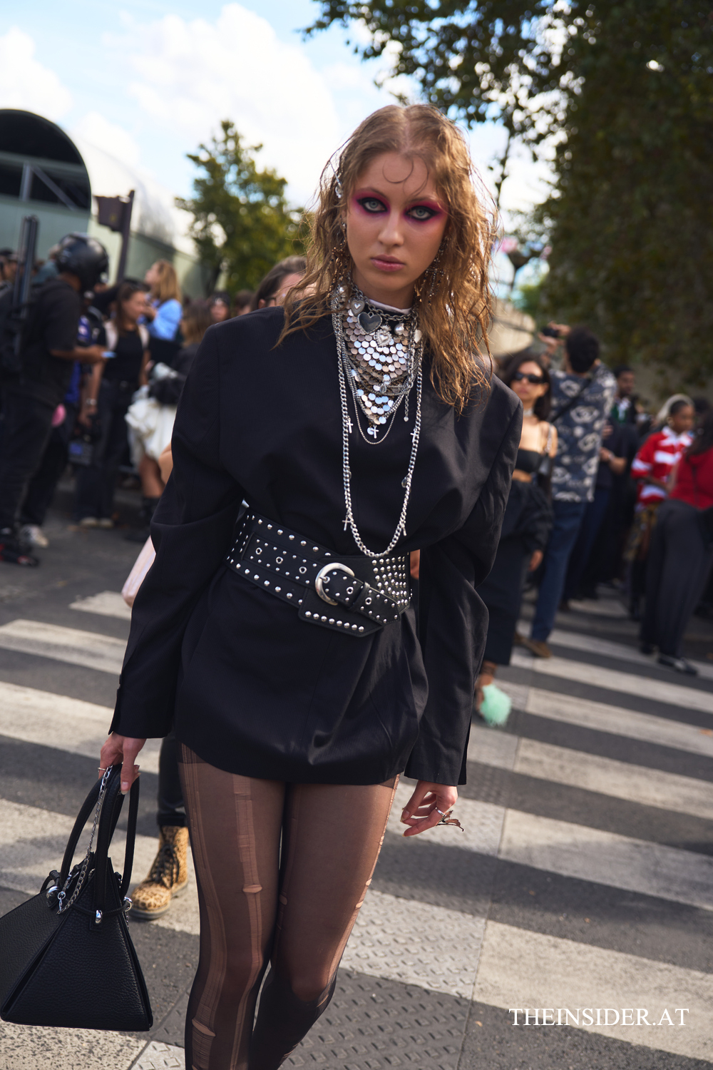 Street Style PFW SS&rsquo;27: Die auff&auml;lligsten Looks der G&auml;ste bei Schiaparelli und Balenciaga