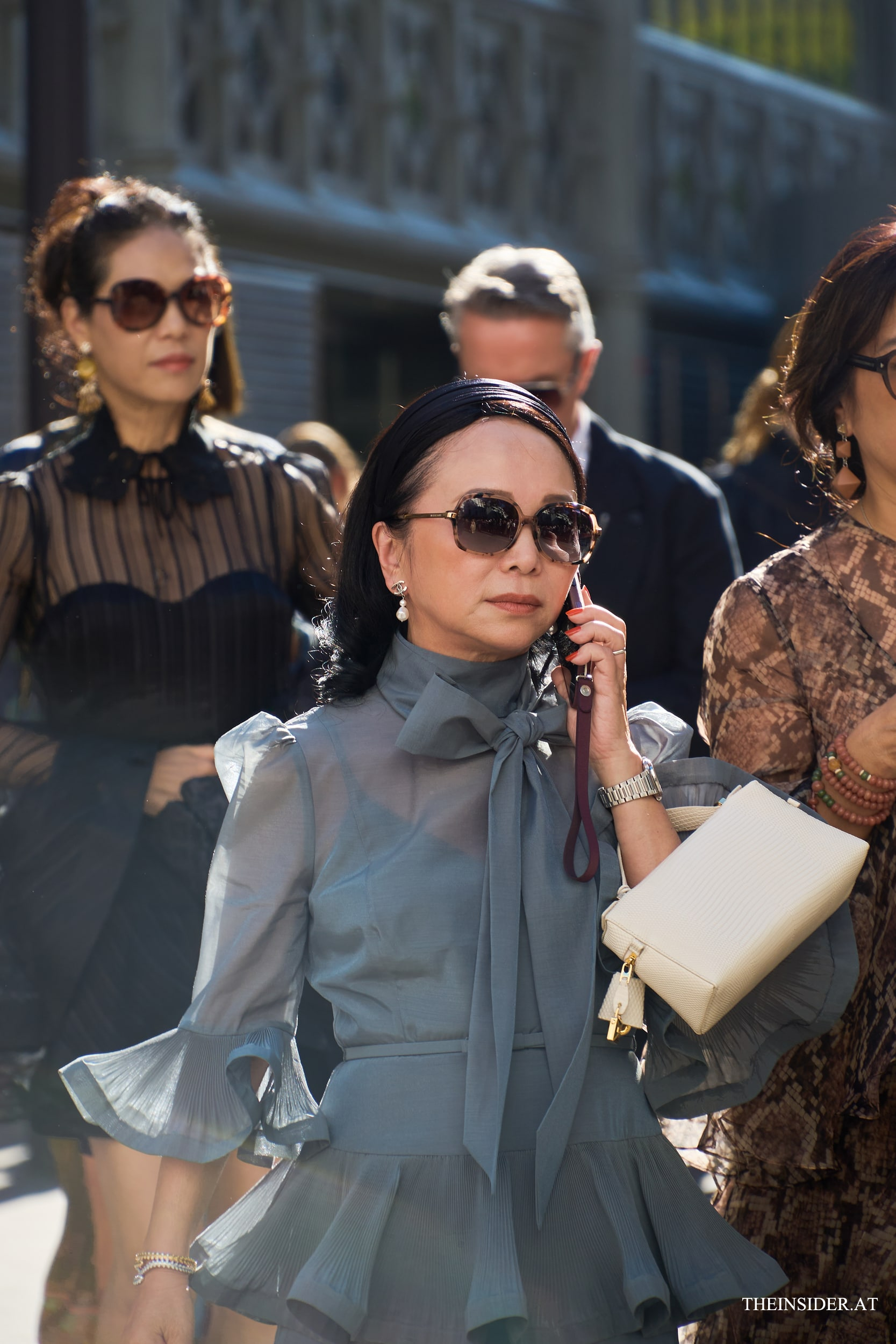 Street Style PFW SS’27: Zurückhaltende Eleganz bei den Gästen der Zimmermann Show