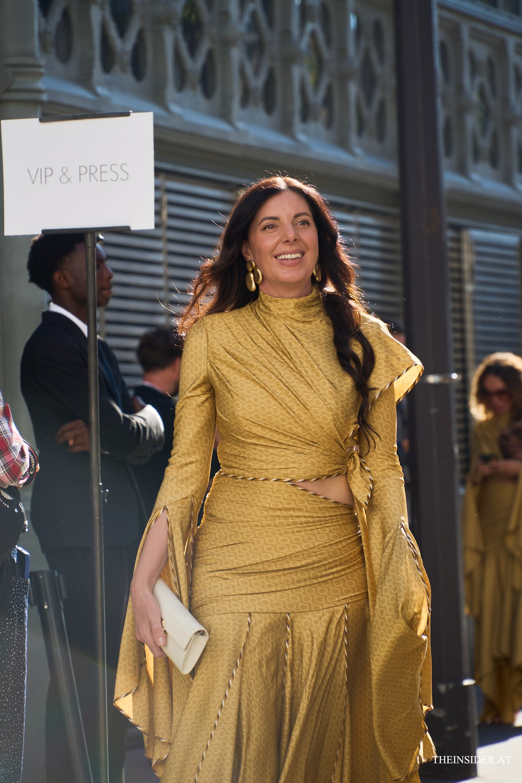 Street Style PFW SS&rsquo;27: Zur&uuml;ckhaltende Eleganz bei den G&auml;sten der Zimmermann Show