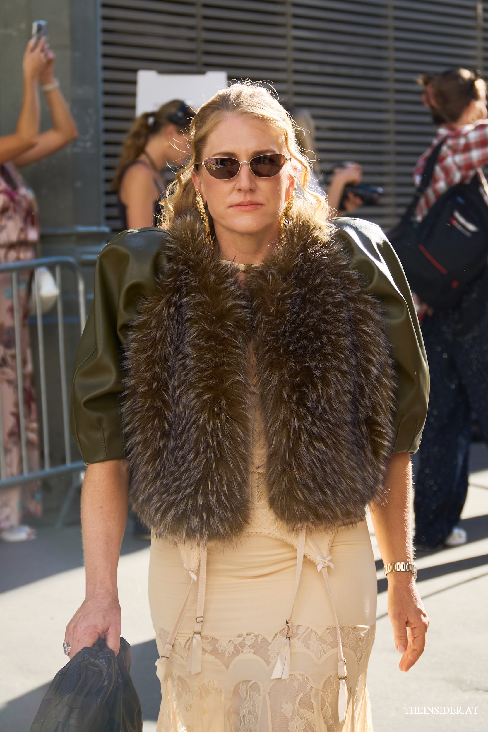 Street Style PFW SS’27: Zurückhaltende Eleganz bei den Gästen der Zimmermann Show