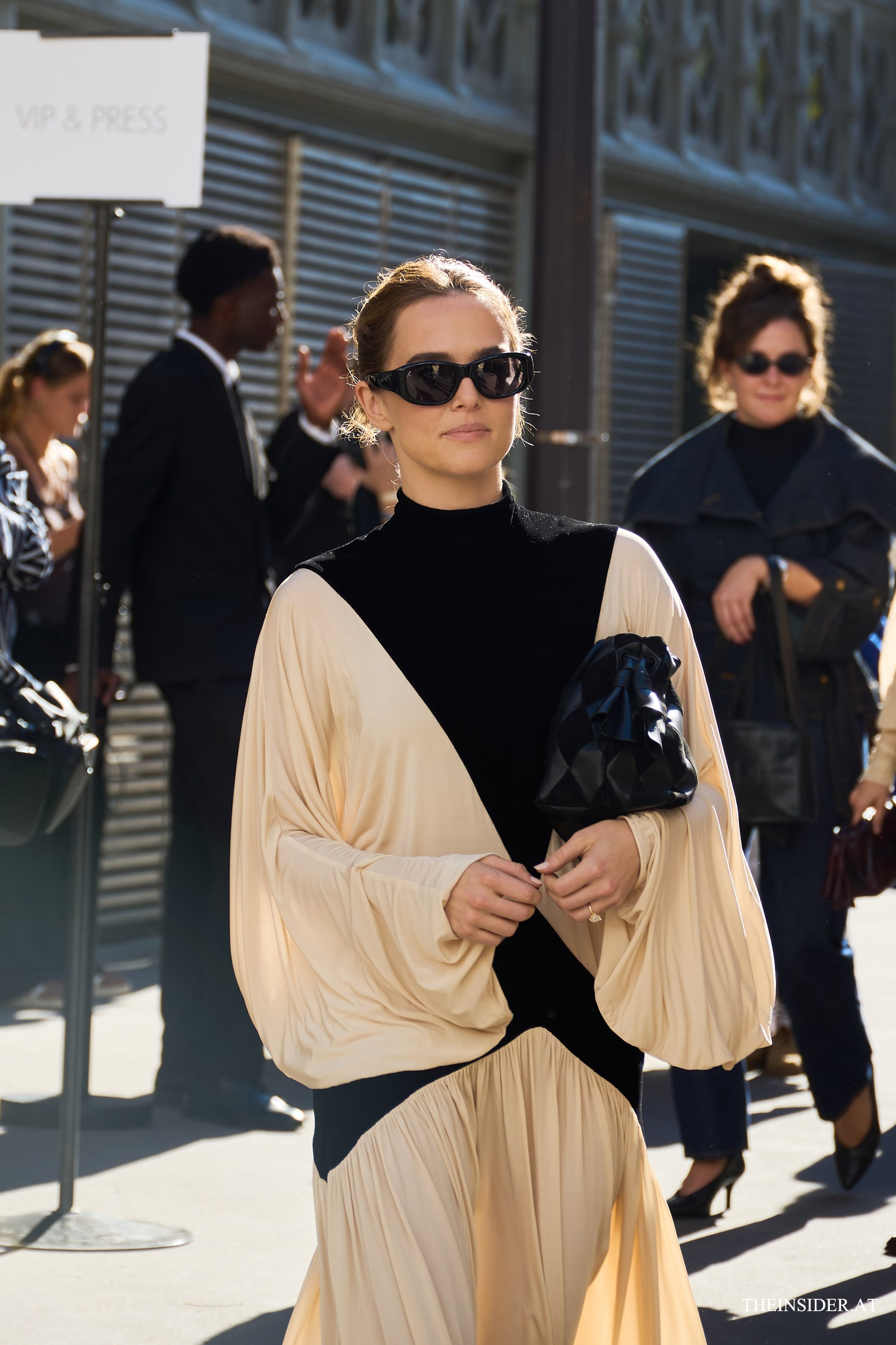 Street Style PFW SS&rsquo;27: Zur&uuml;ckhaltende Eleganz bei den G&auml;sten der Zimmermann Show