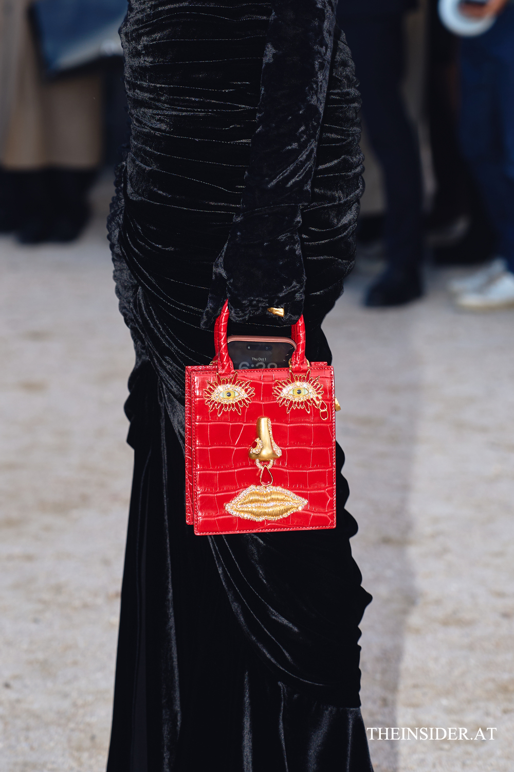 Street Style PFW SS’27: Die auffälligsten Looks der Gäste bei Schiaparelli und Balenciaga