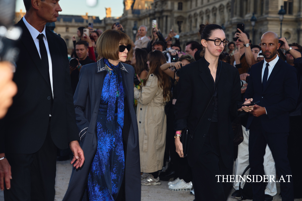 Street Style PFW SS’27: Die auffälligsten Looks der Gäste bei Schiaparelli und Balenciaga