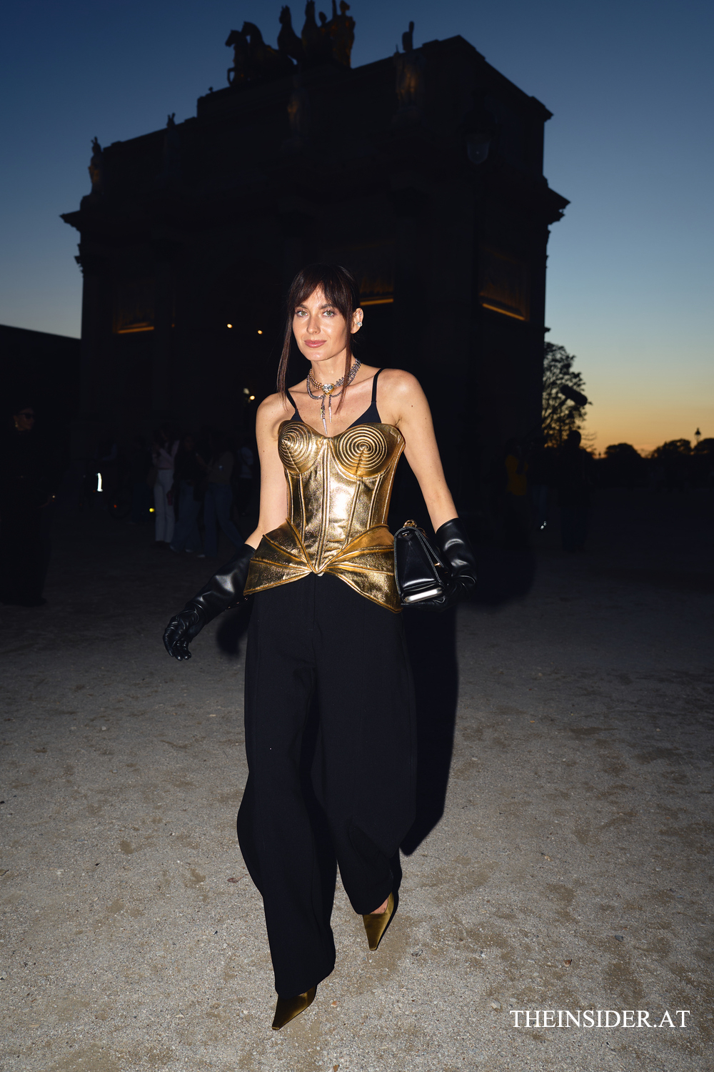 Street Style PFW SS’27: Die auffälligsten Looks der Gäste bei Schiaparelli und Balenciaga