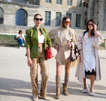 Street Style PFW SS&rsquo;27: Herbstliche Looks der G&auml;ste bei Loewe und Givenchy