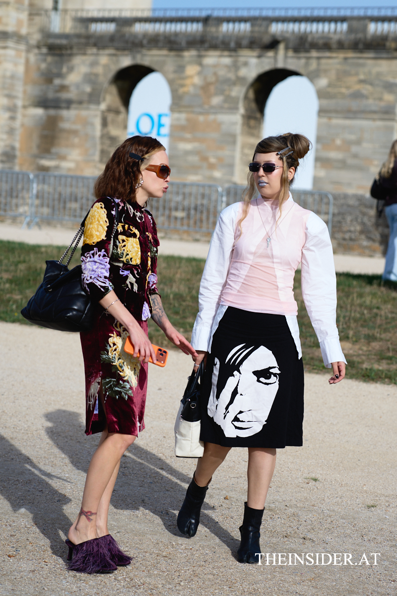 Street Style PFW SS&rsquo;27: Herbstliche Looks der G&auml;ste bei Loewe und Givenchy