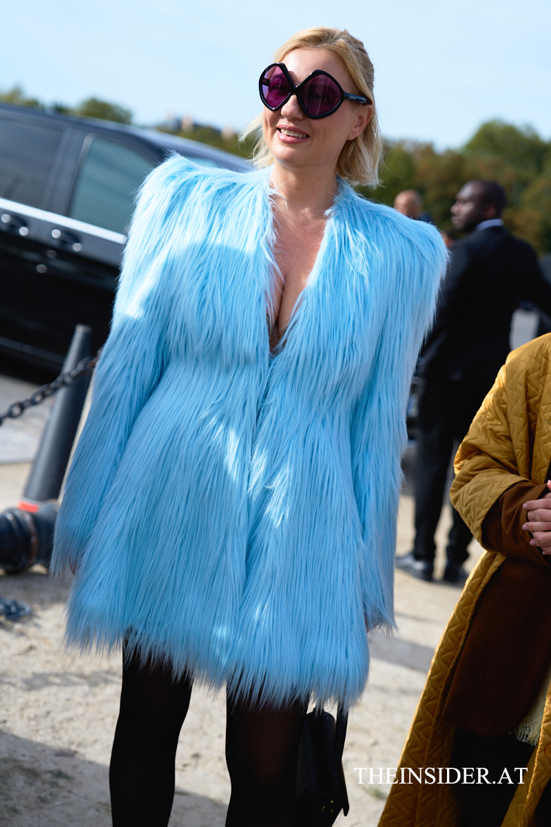 Street Style PFW SS&rsquo;27: Herbstliche Looks der G&auml;ste bei Loewe und Givenchy