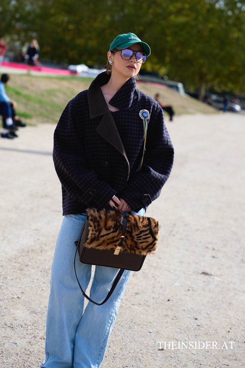 Street Style PFW SS&rsquo;27: Herbstliche Looks der G&auml;ste bei Loewe und Givenchy