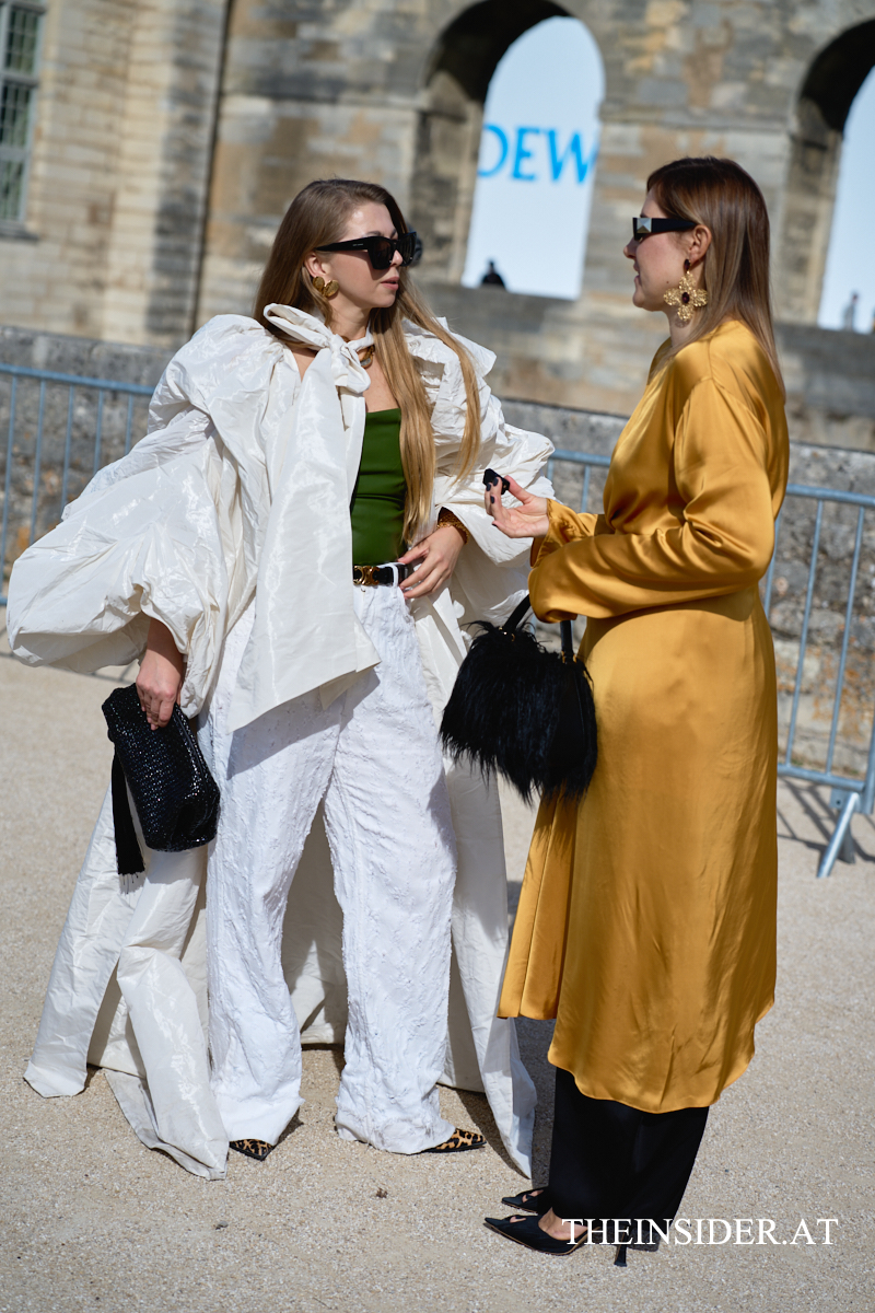 Street Style PFW SS&rsquo;27: Herbstliche Looks der G&auml;ste bei Loewe und Givenchy