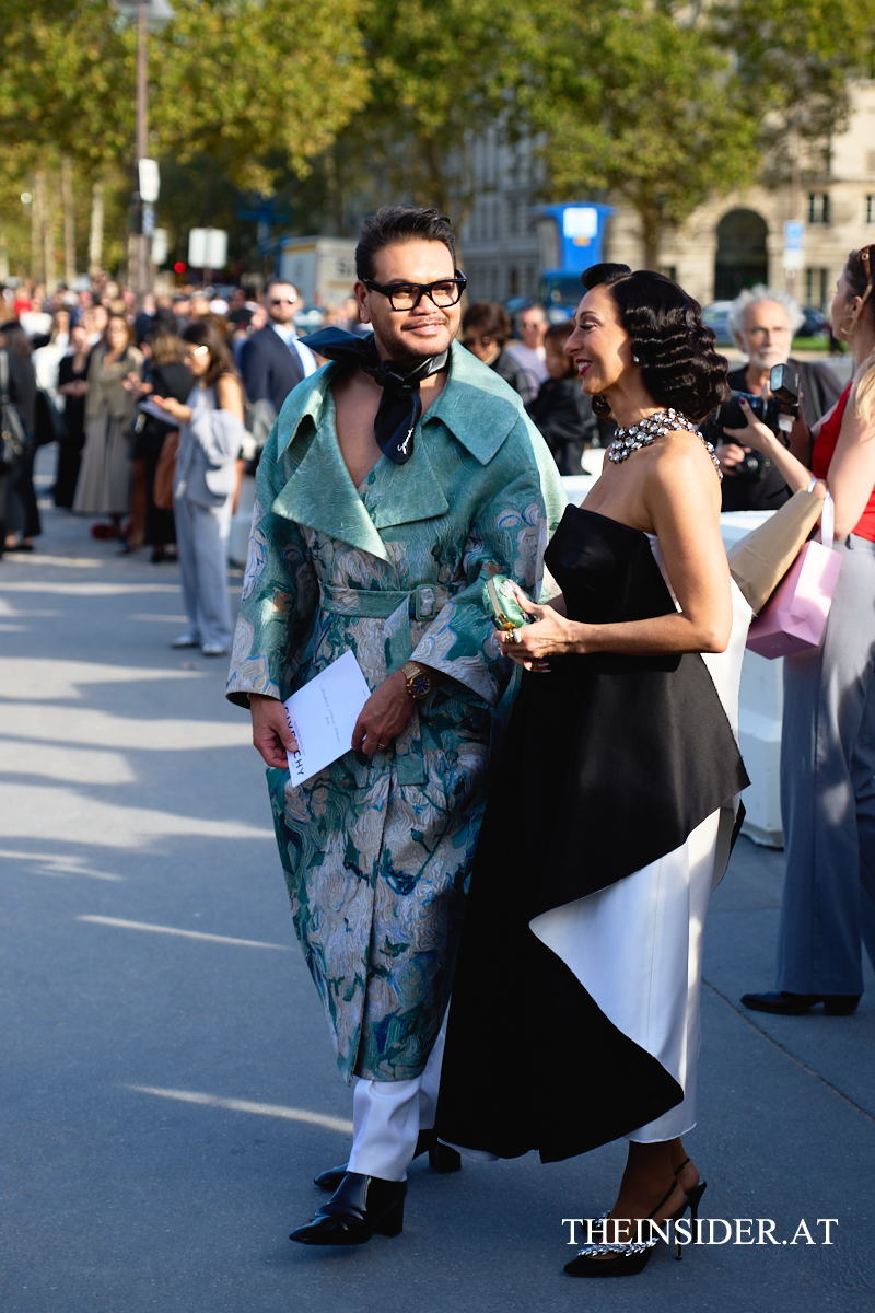 Street Style PFW SS&rsquo;27: Herbstliche Looks der G&auml;ste bei Loewe und Givenchy