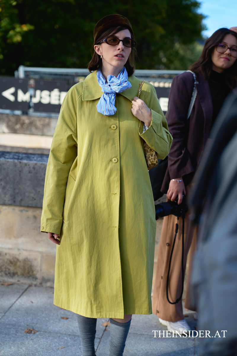 Street Style PFW SS&rsquo;27: Herbstliche Looks der G&auml;ste bei Loewe und Givenchy