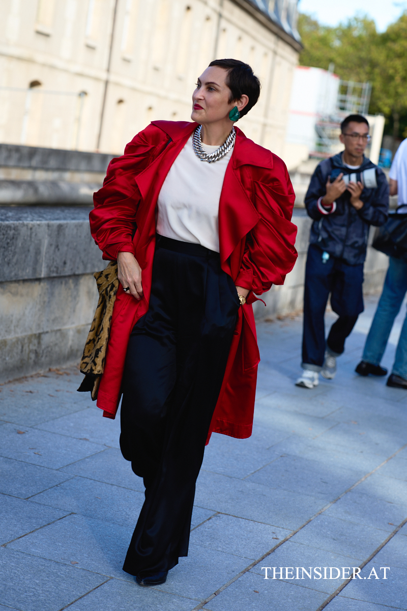 Street Style PFW SS’27: Herbstliche Looks der Gäste bei Loewe und Givenchy
