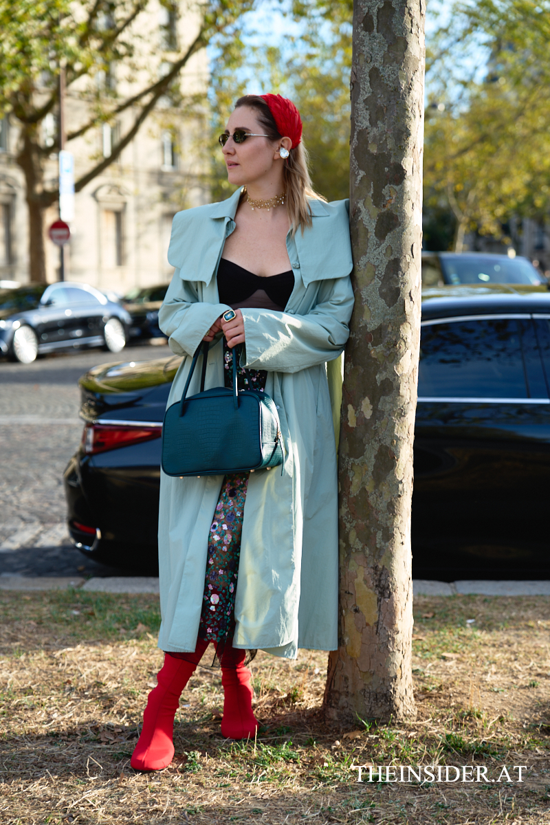 Street Style PFW SS&rsquo;27: Herbstliche Looks der G&auml;ste bei Loewe und Givenchy