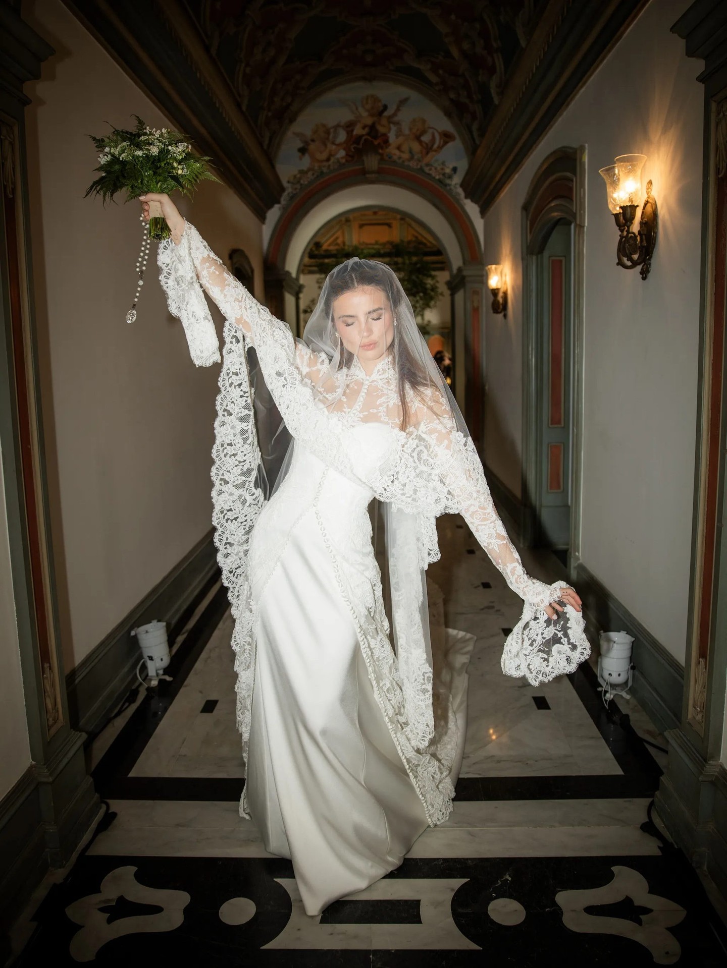 Ein Mitglied der Kennedy-Dynastie hat S&auml;ngerin Giulia Be geheiratet: So wurde gefeiert