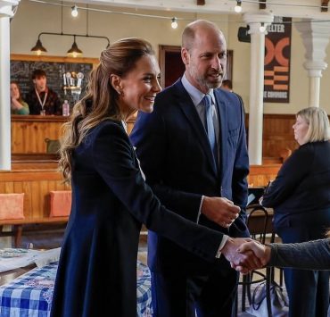 Kate Middleton präsentiert eleganten Herbstlook in Belfast