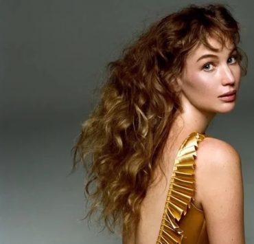 Jennifer Lawrence gründet Haarpflegemarke und spricht offen über ihre Brust-OP