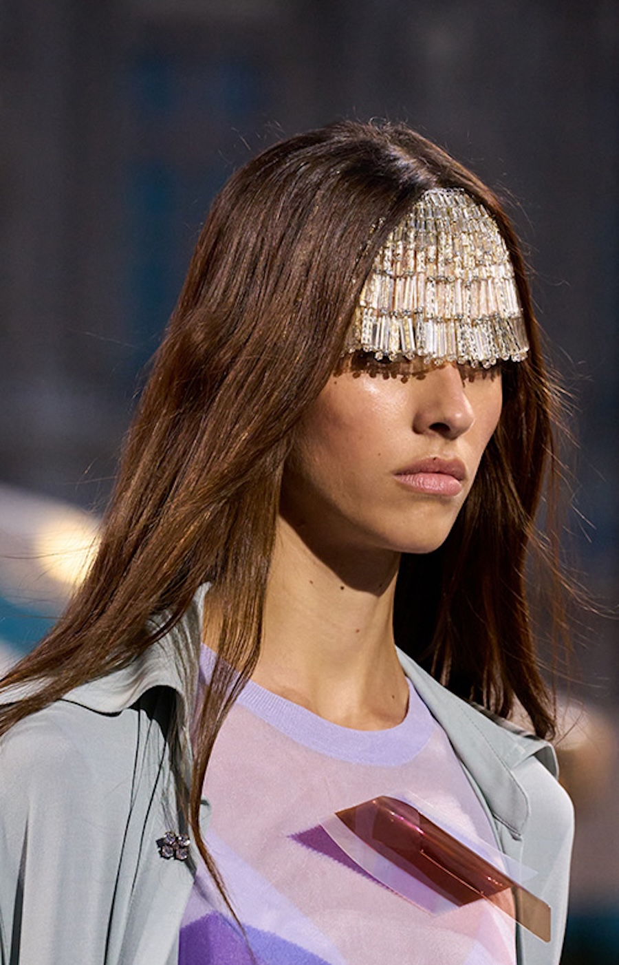Kristalle und futuristische Silhouetten: Louis Vuitton zeigt die Garderobe der Zukunft