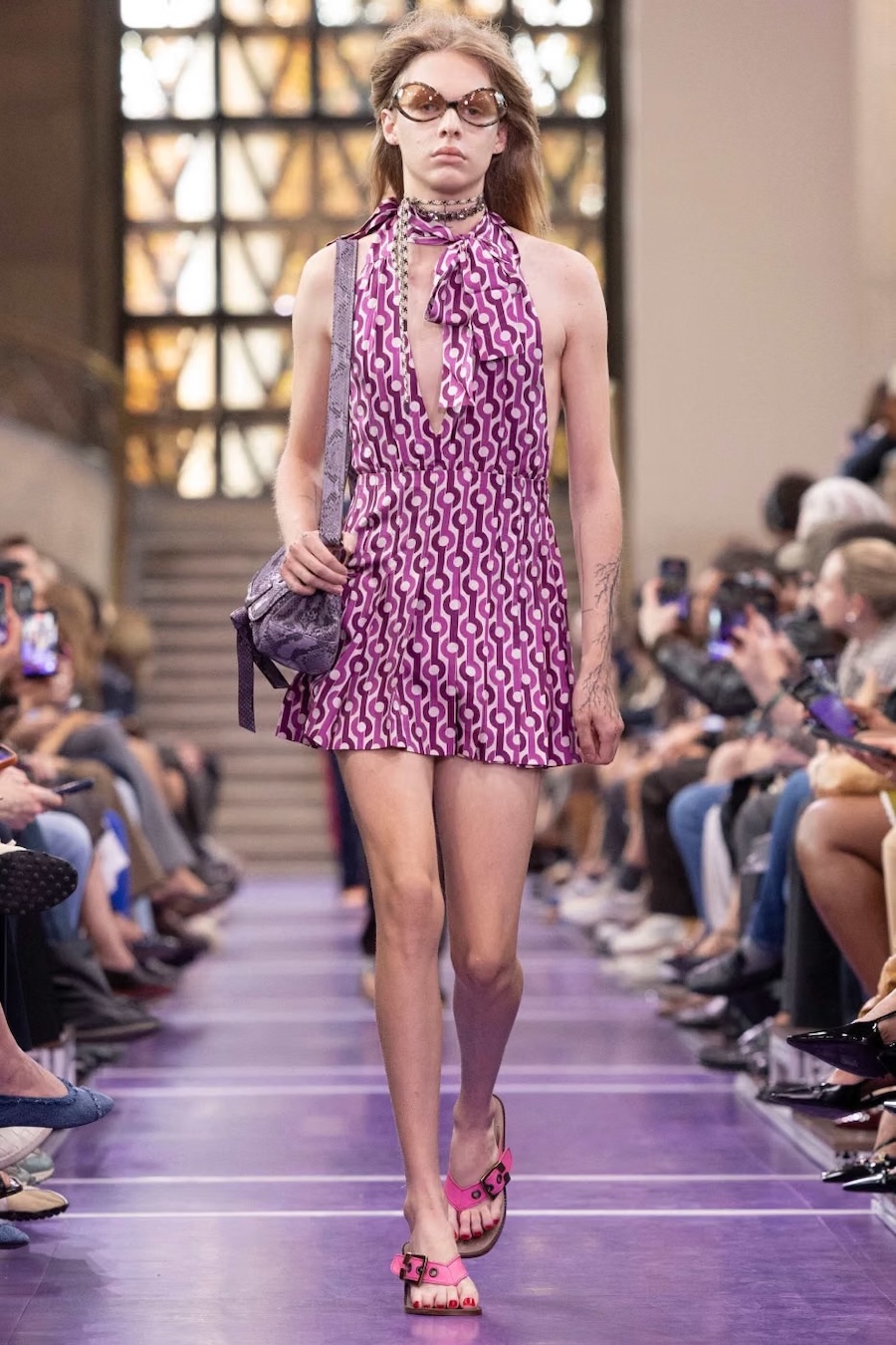 Gigi Hadid im Sport-BH und &laquo;Datscha&raquo;-Trainingsjacken: Miu Miu zeigt die SS&rsquo;27-Kollektion