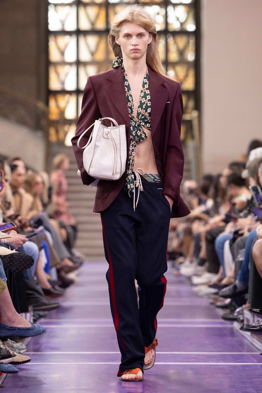 Gigi Hadid im Sport-BH und &laquo;Datscha&raquo;-Trainingsjacken: Miu Miu zeigt die SS&rsquo;27-Kollektion