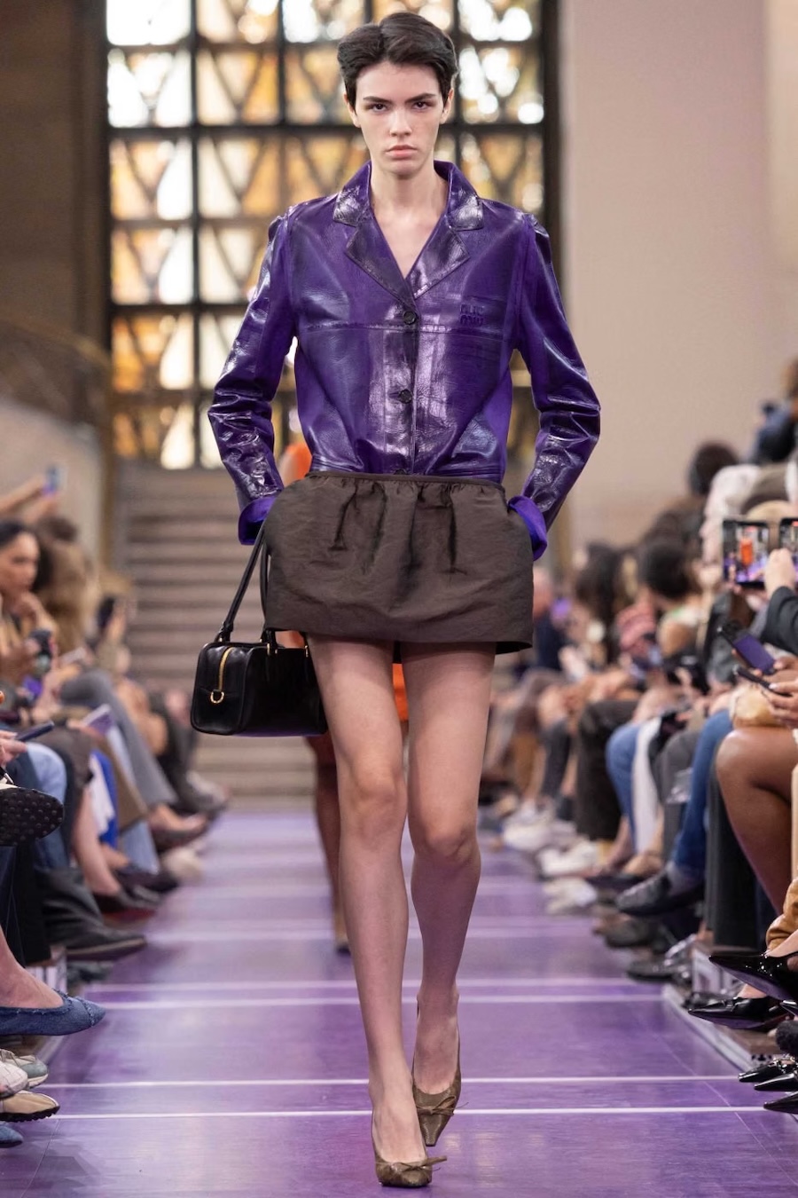 Gigi Hadid im Sport-BH und &laquo;Datscha&raquo;-Trainingsjacken: Miu Miu zeigt die SS&rsquo;27-Kollektion